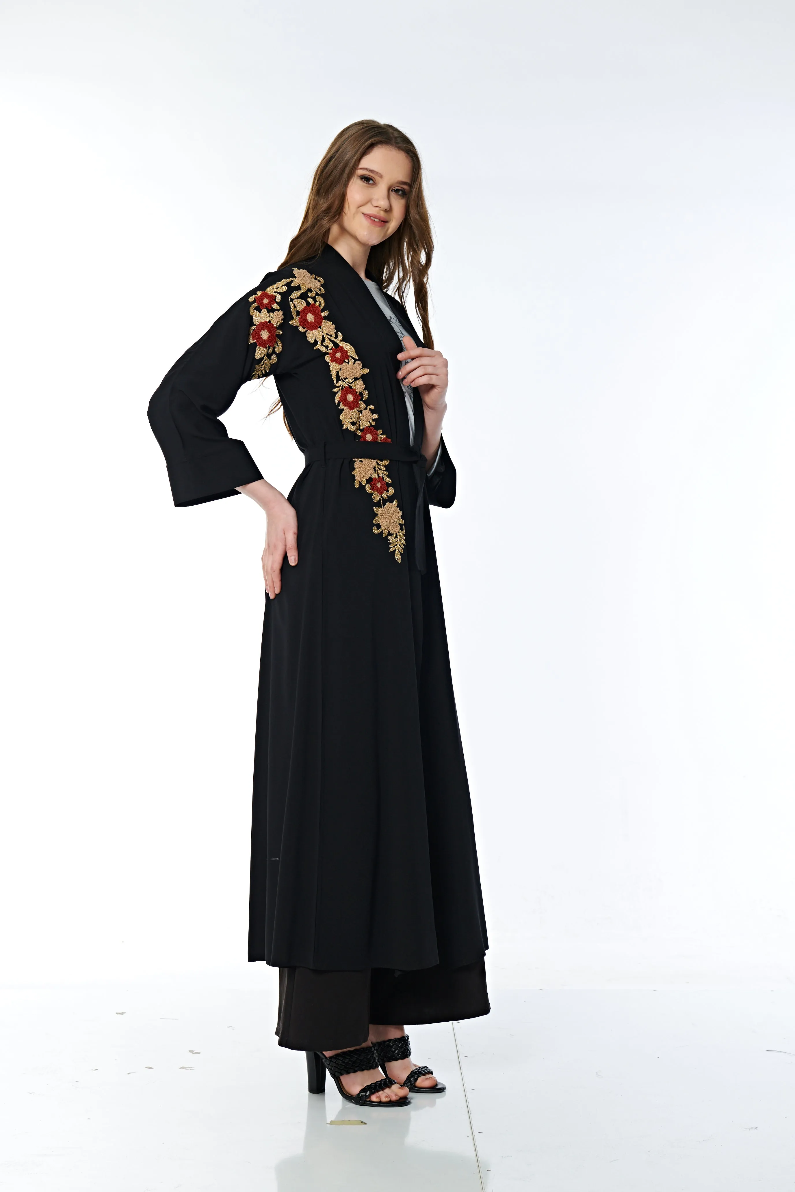 Open Abaya Embroidered on the Chest